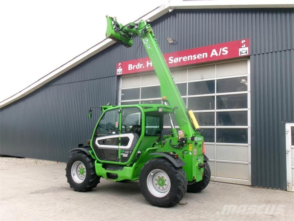 Merlo TF42.7 伸縮臂操作車