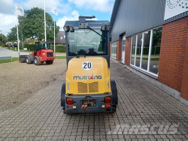 Mustang AL506 小型裝載機