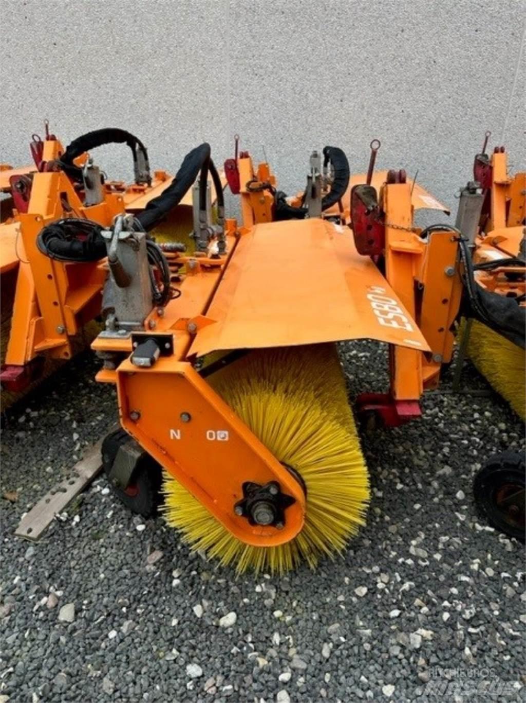 Nesbo HF1600S 掃倉機