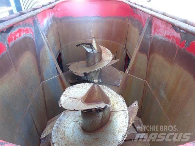 Peecon 20 M3 青飼料搬運車