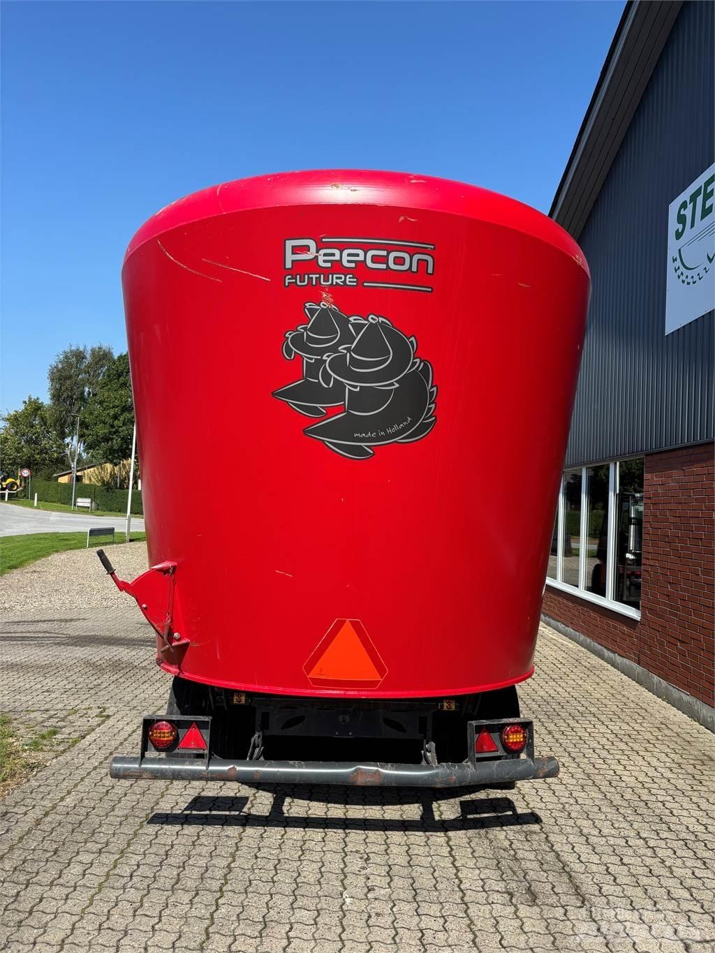 Peecon 28 M3 青飼料搬運車