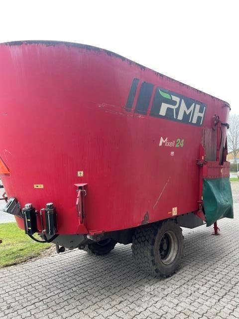 RMH 24 M3 青飼料搬運車