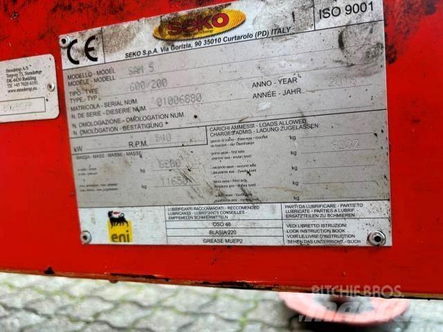 Seko 600/200 青飼料搬運車