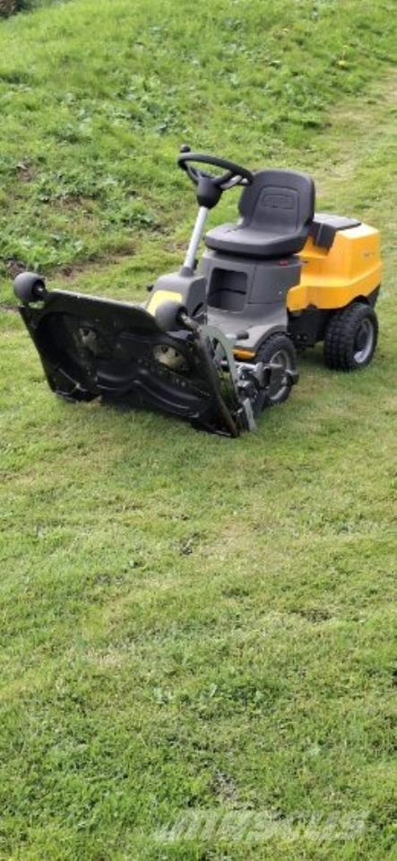 Stiga 320 小型曳引機