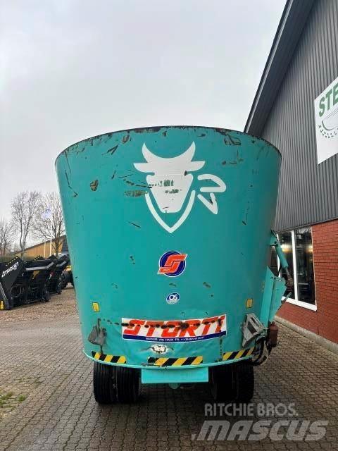Storti TW180 青飼料搬運車