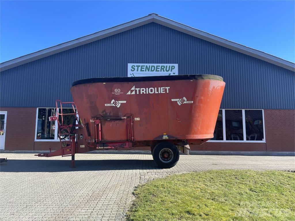 Trioliet 2400 L 青飼料搬運車