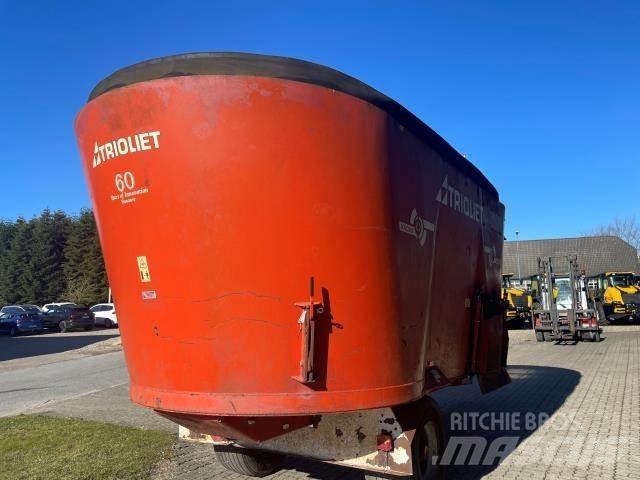 Trioliet 2400 L 青飼料搬運車