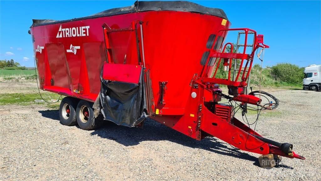Trioliet 3000-3 青飼料搬運車