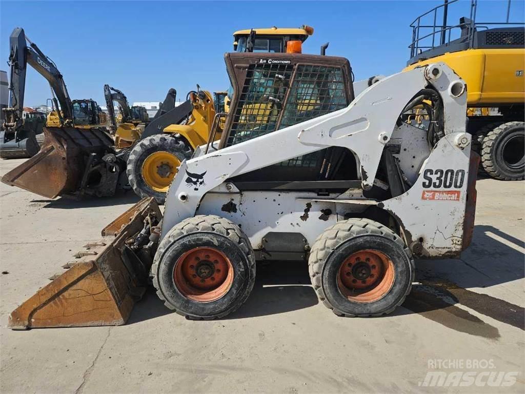 Bobcat S300 滑移轉向裝載機