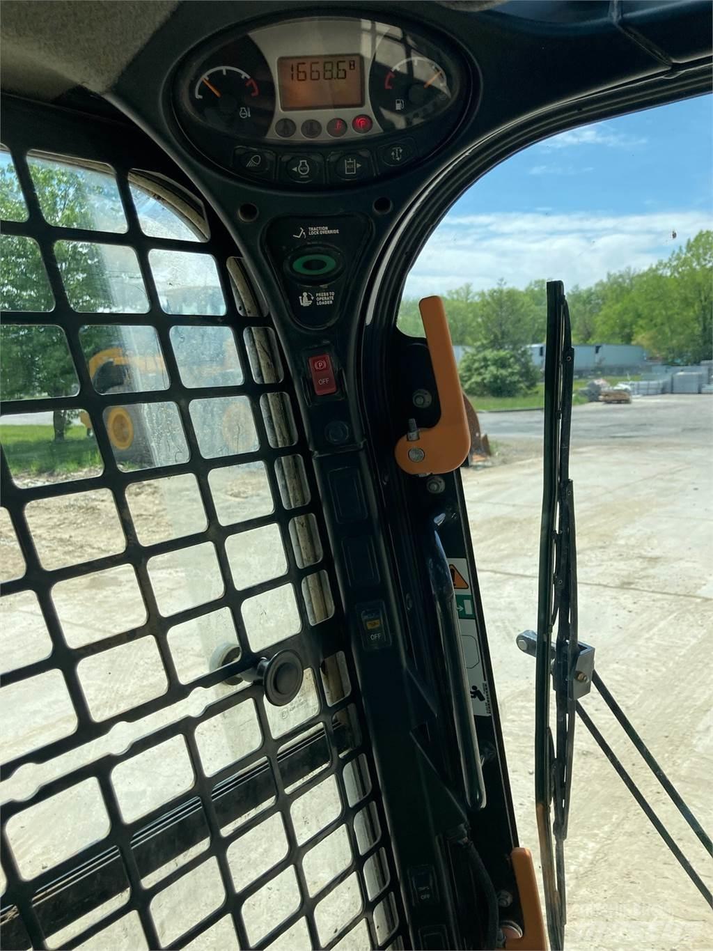 Bobcat T740 小型裝載機