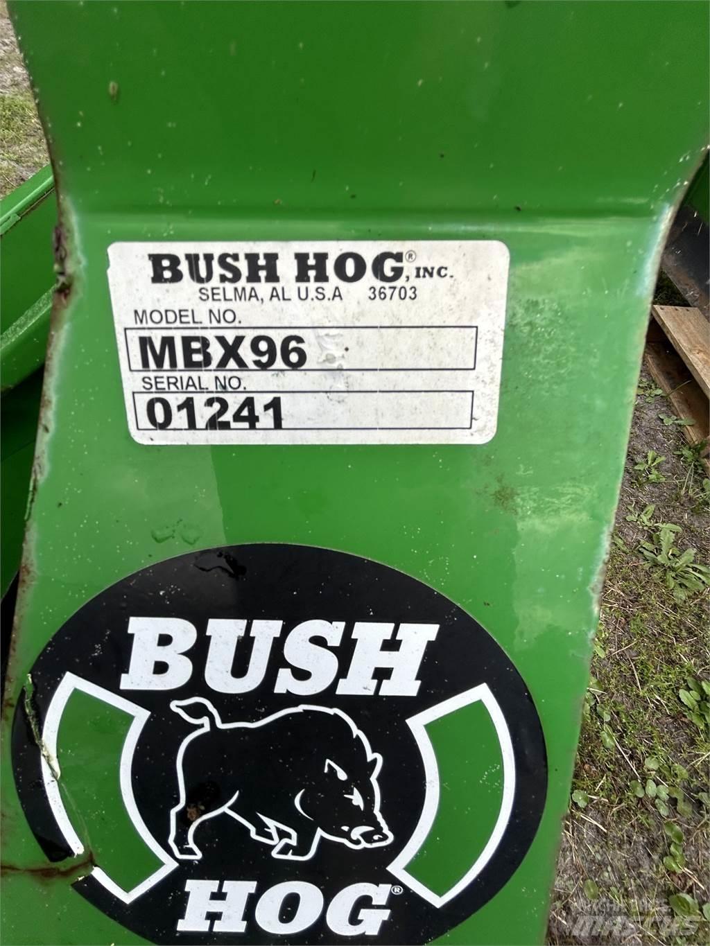 Bush Hog MBX96 刮雪板和犁