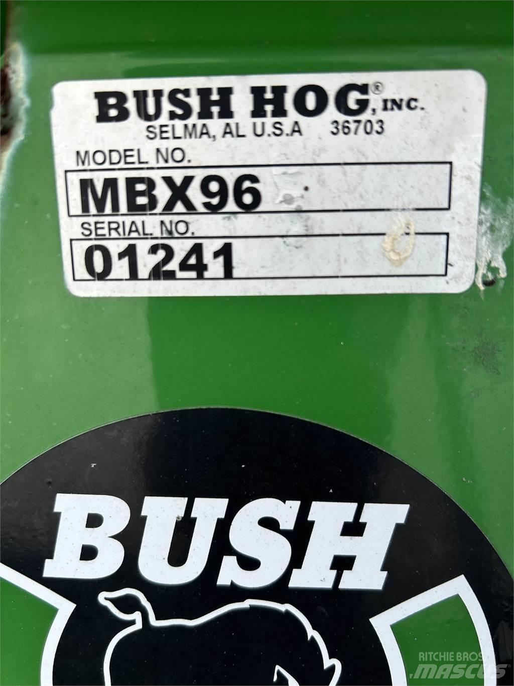Bush Hog MBX960 刮雪板和犁