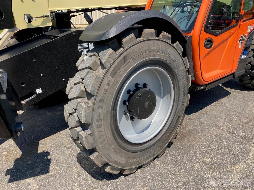 JLG 1055 伸縮臂操作車