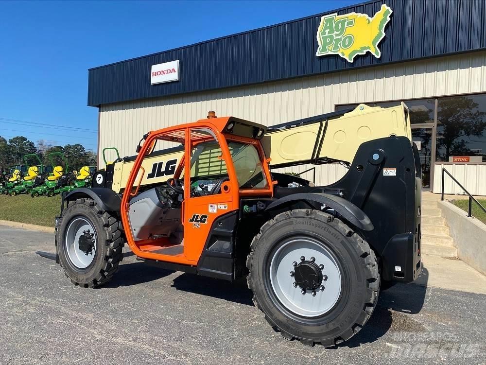 JLG 742 伸縮臂操作車