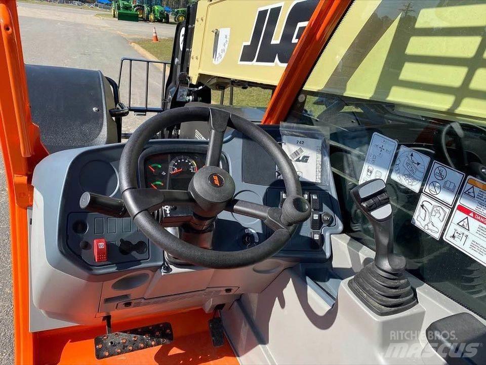 JLG 742 伸縮臂操作車