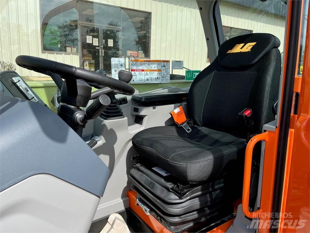 JLG 823 伸縮臂操作車