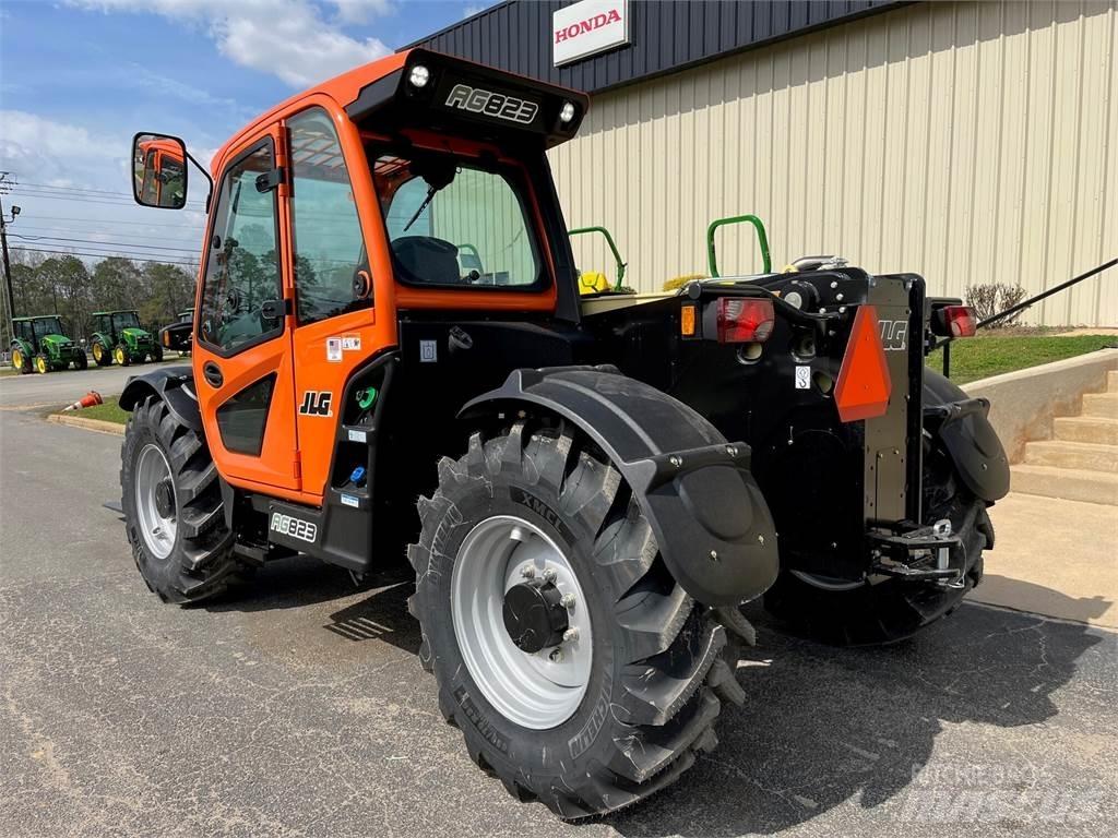 JLG 823 伸縮臂操作車