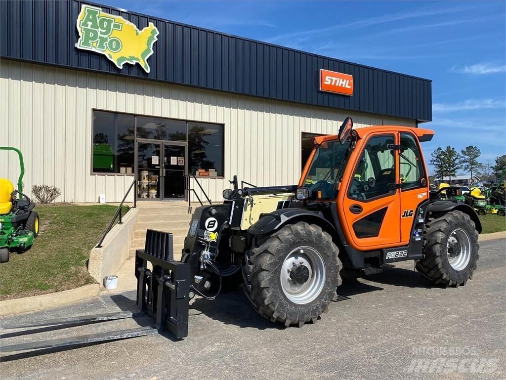 JLG 832 伸縮臂操作車