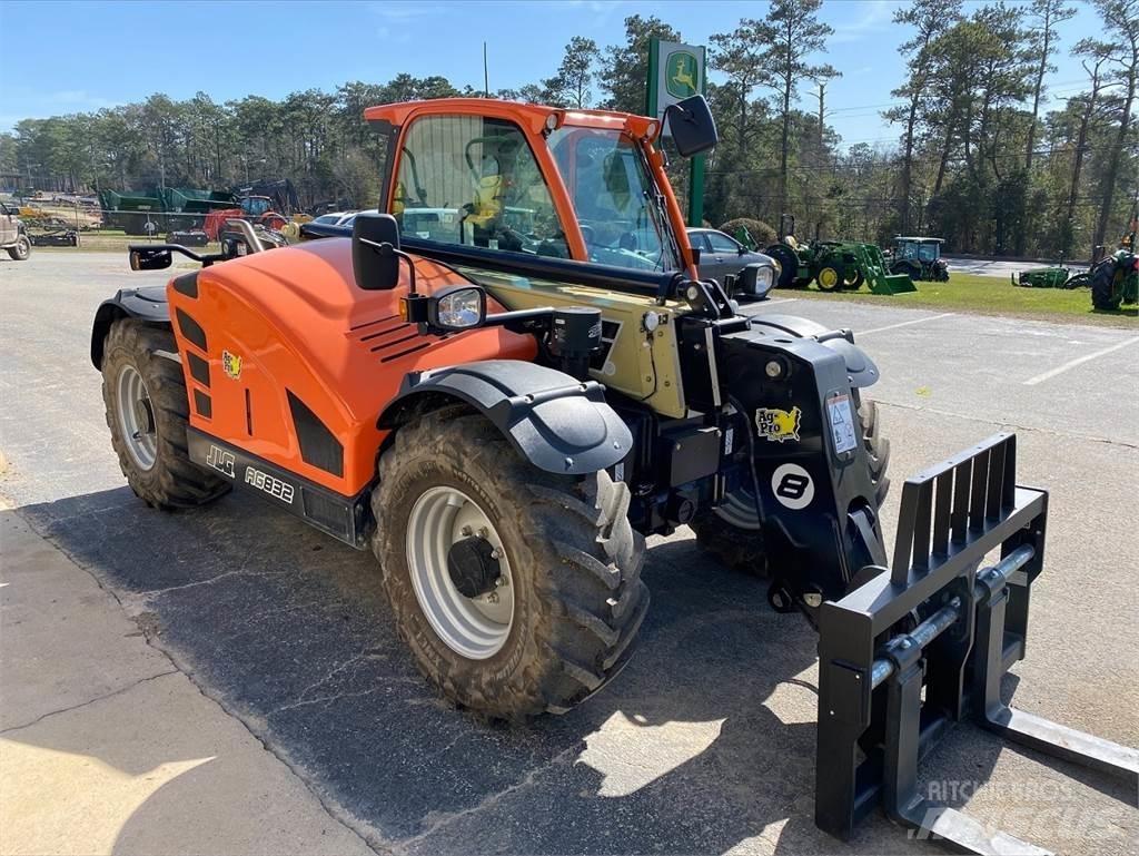 JLG 832 伸縮臂操作車