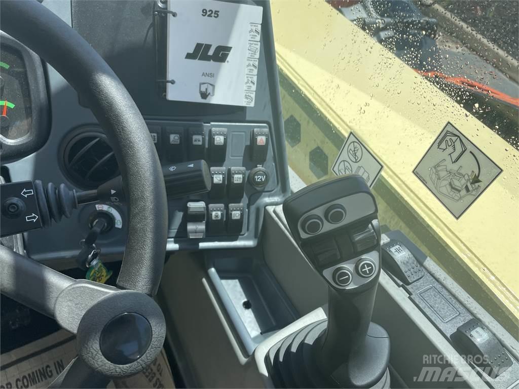 JLG 925 伸縮臂操作車