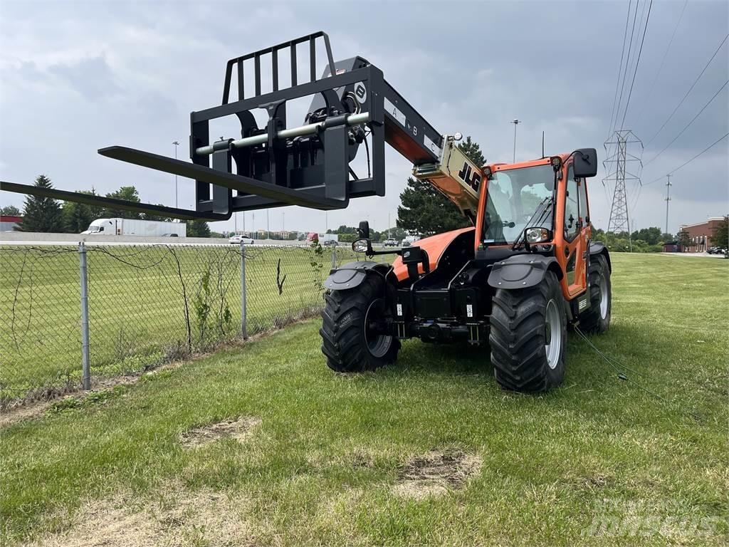 JLG AG823 伸縮臂操作車
