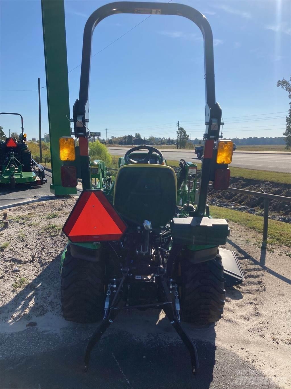 John Deere 1023E 小型曳引機