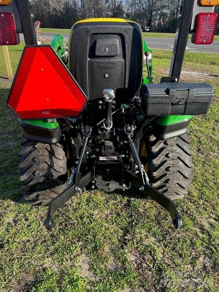 John Deere 1025R 小型曳引機