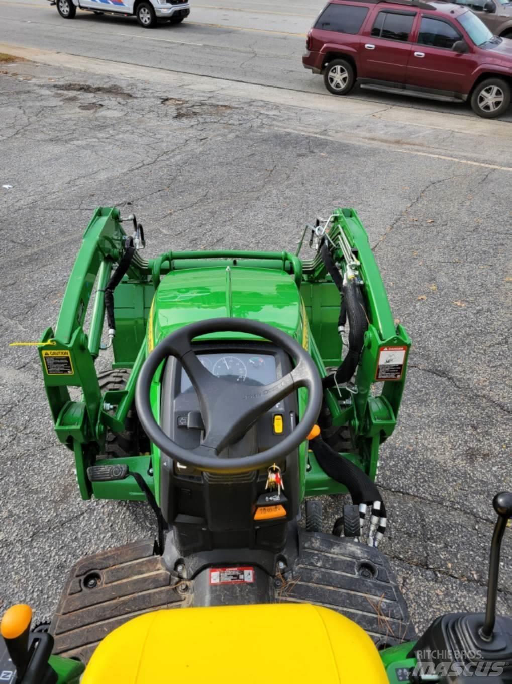 John Deere 2025R 小型曳引機