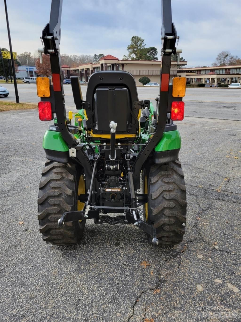 John Deere 2025R 小型曳引機
