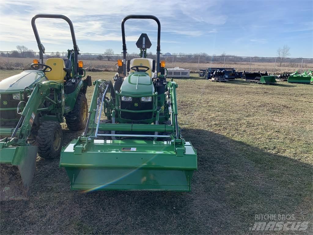 John Deere 2025R 小型曳引機