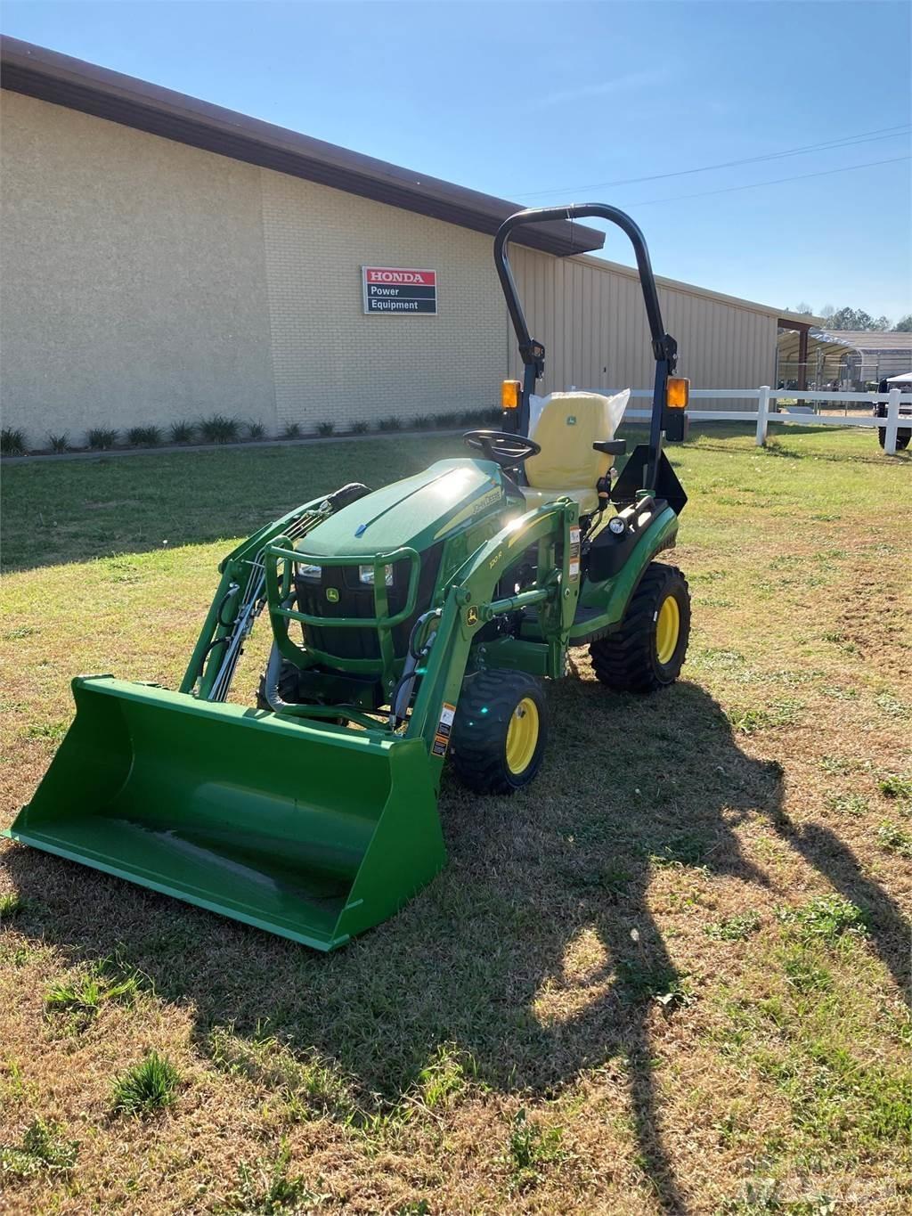 John Deere 2025R 小型曳引機