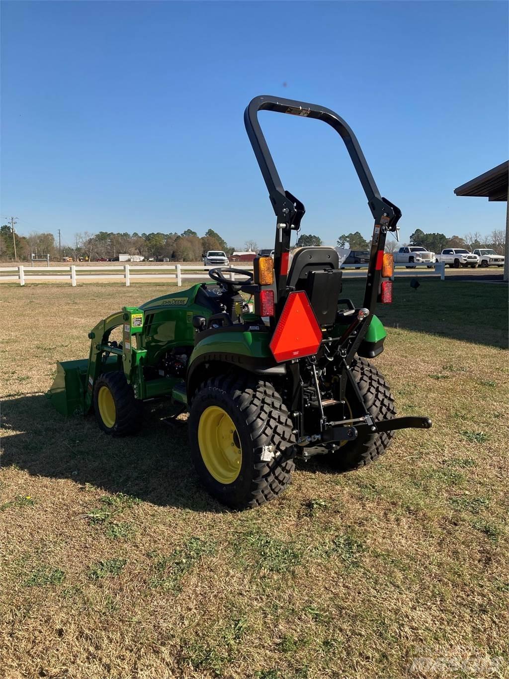 John Deere 2025R 小型曳引機