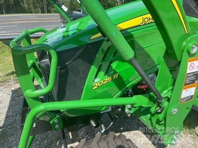 John Deere 2025R 小型曳引機