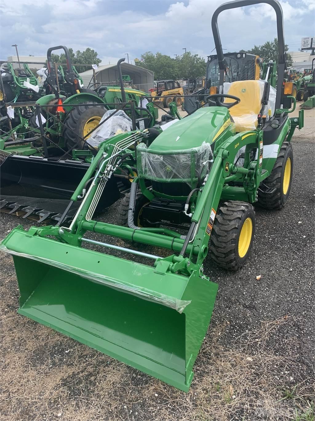 John Deere 2025R 小型曳引機
