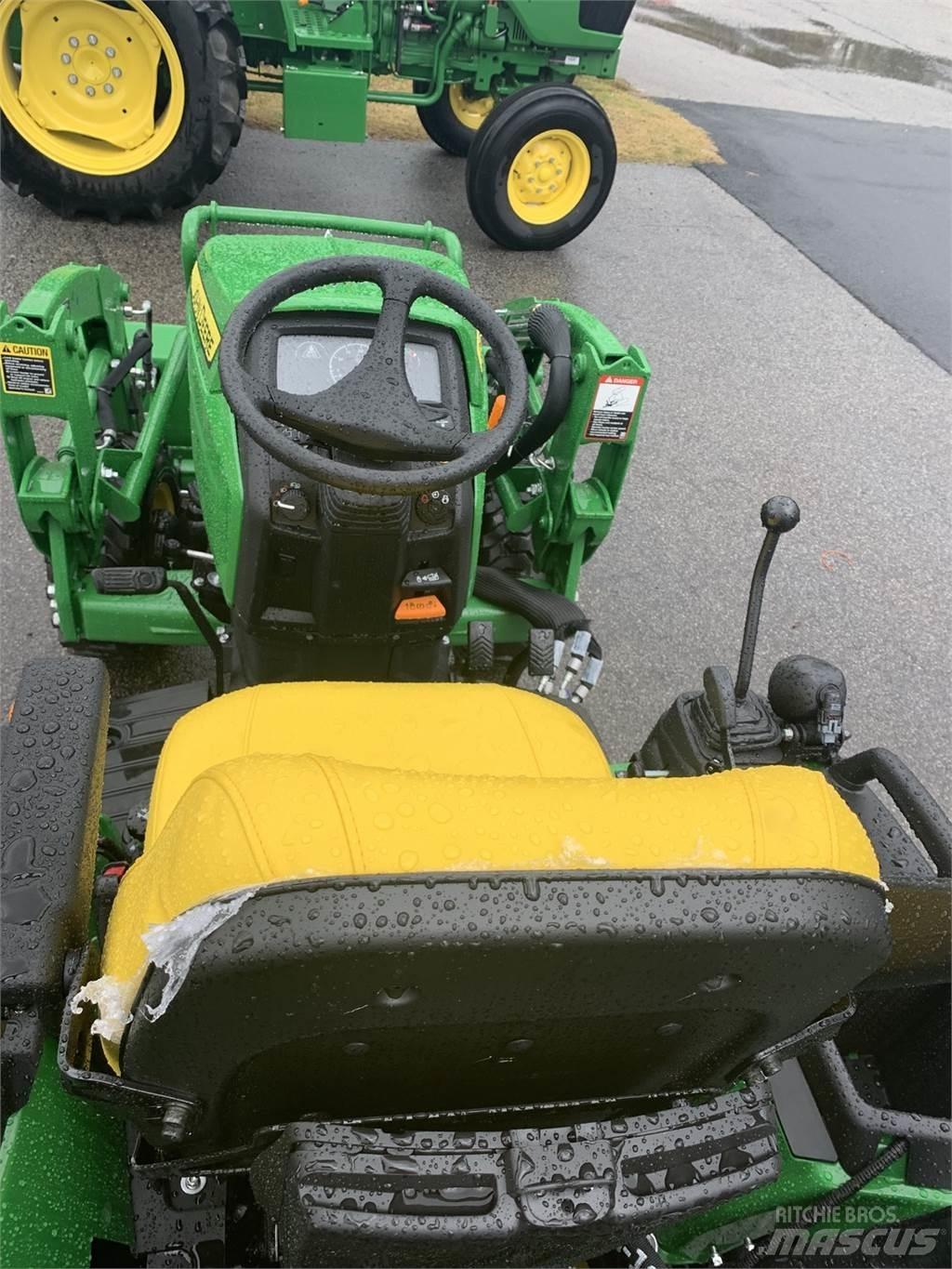 John Deere 2025R 小型曳引機