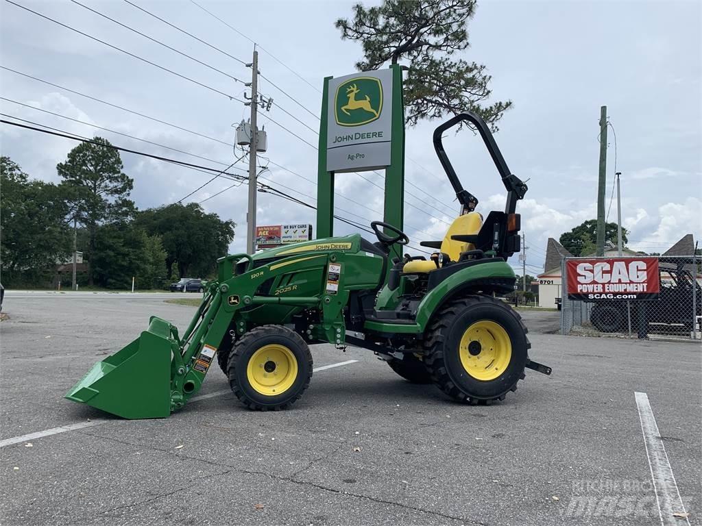 John Deere 2025R 小型曳引機