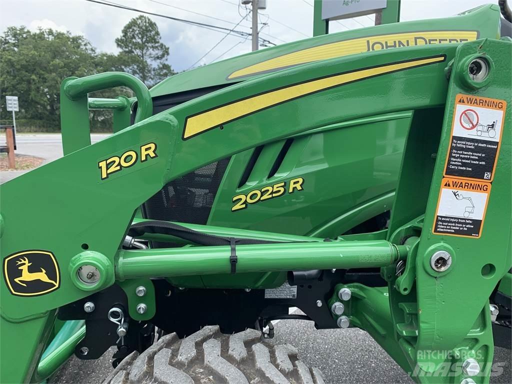 John Deere 2025R 小型曳引機