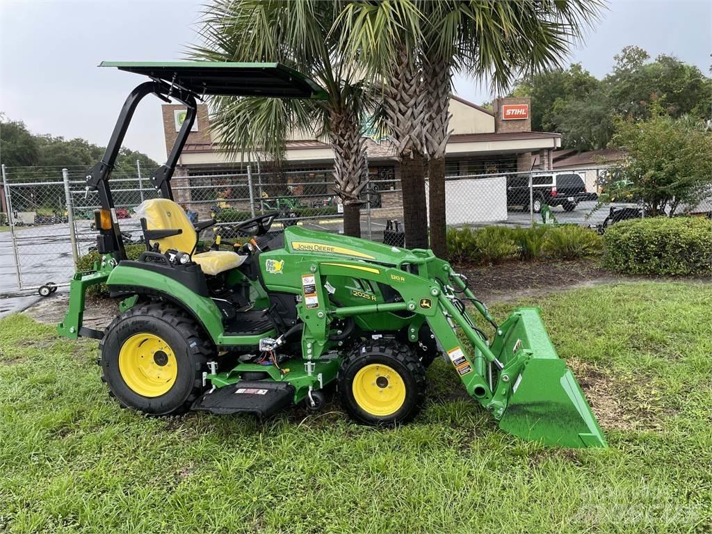 John Deere 2025R 小型曳引機