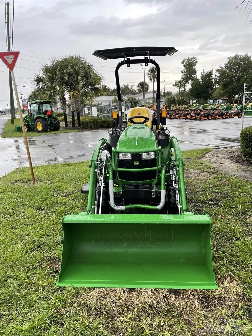 John Deere 2025R 小型曳引機