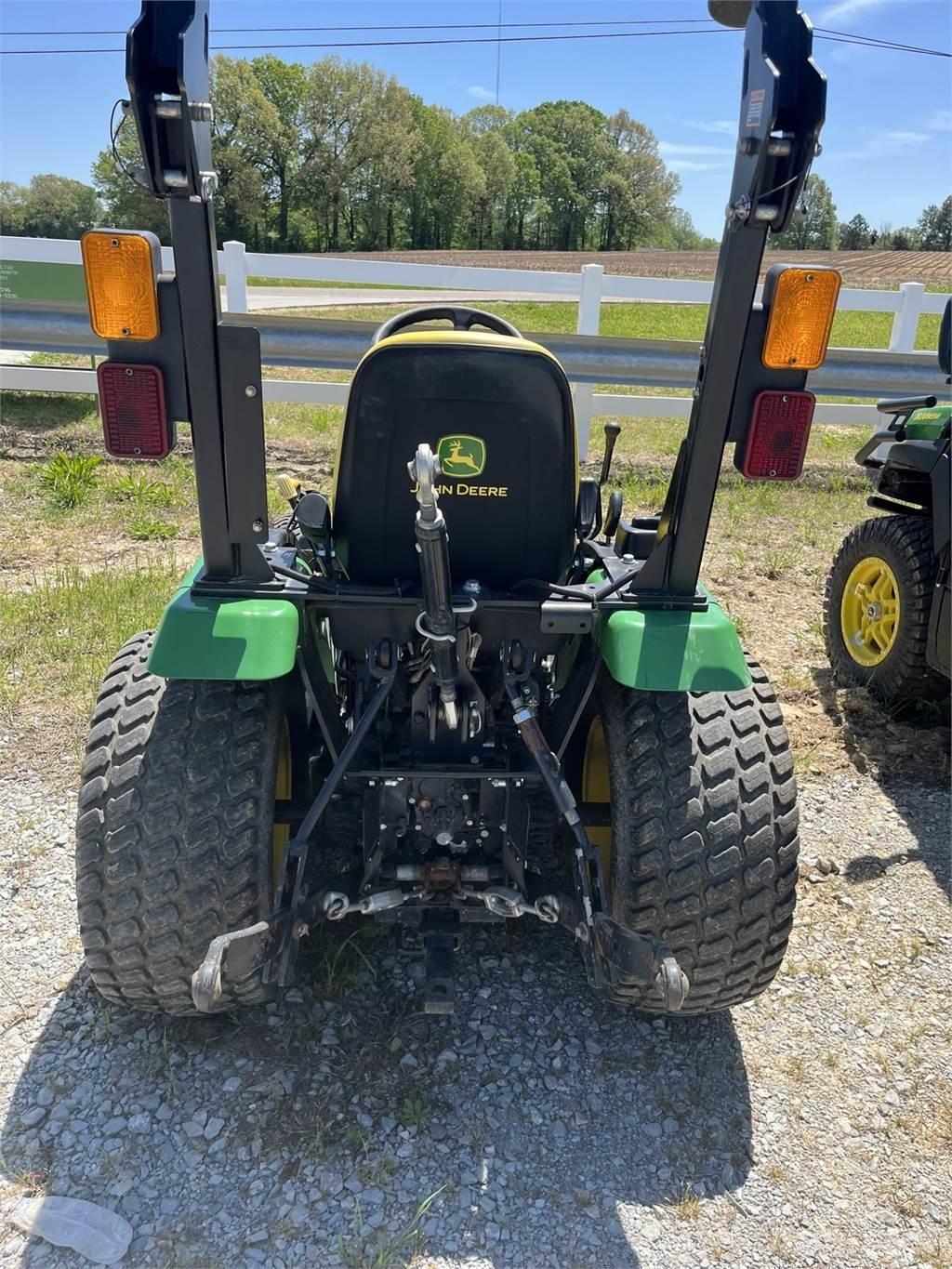 John Deere 2025R 小型曳引機