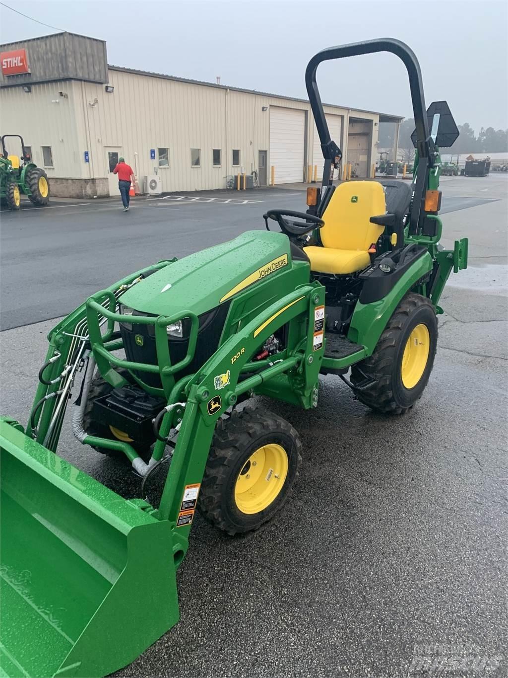 John Deere 2025R 小型曳引機