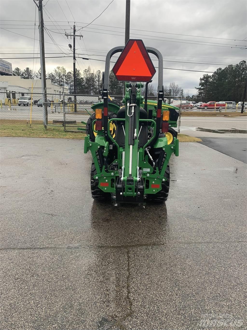 John Deere 2025R 小型曳引機