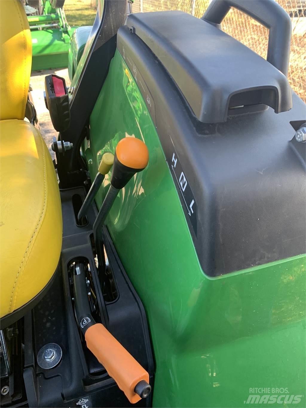 John Deere 2038R 小型曳引機