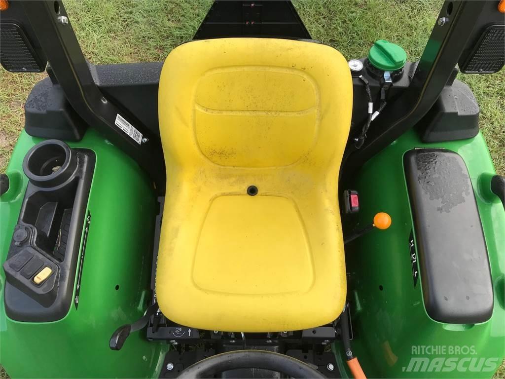 John Deere 3025E 小型曳引機