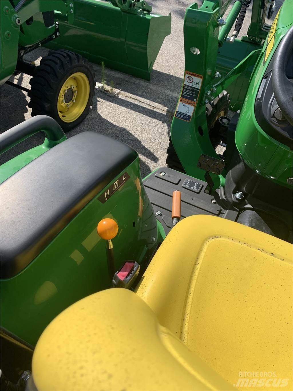 John Deere 3025E 小型曳引機
