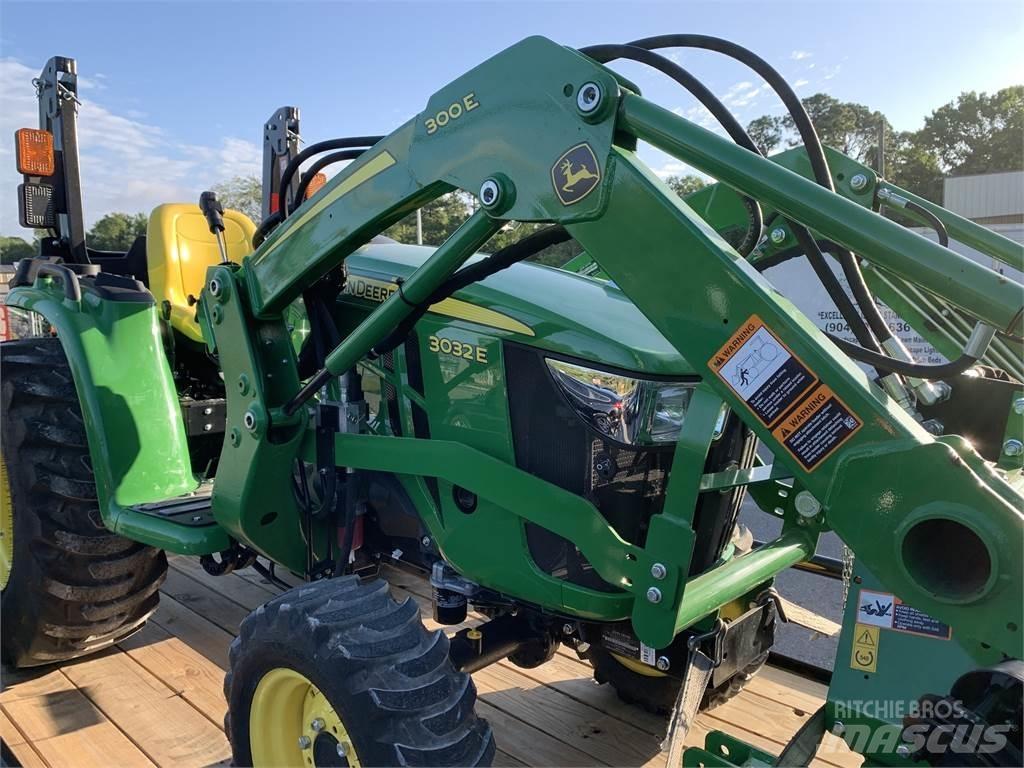 John Deere 3032E 小型曳引機