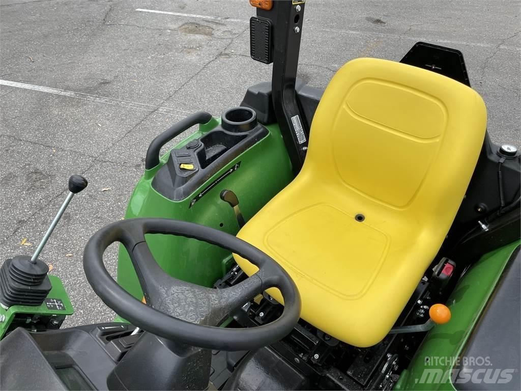 John Deere 3032E 小型曳引機