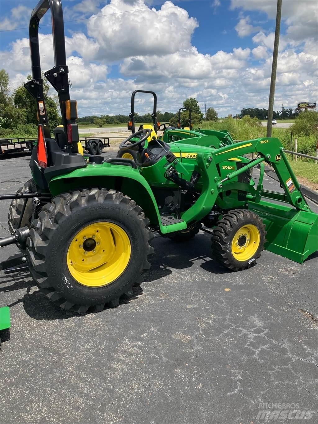 John Deere 3032E 小型曳引機