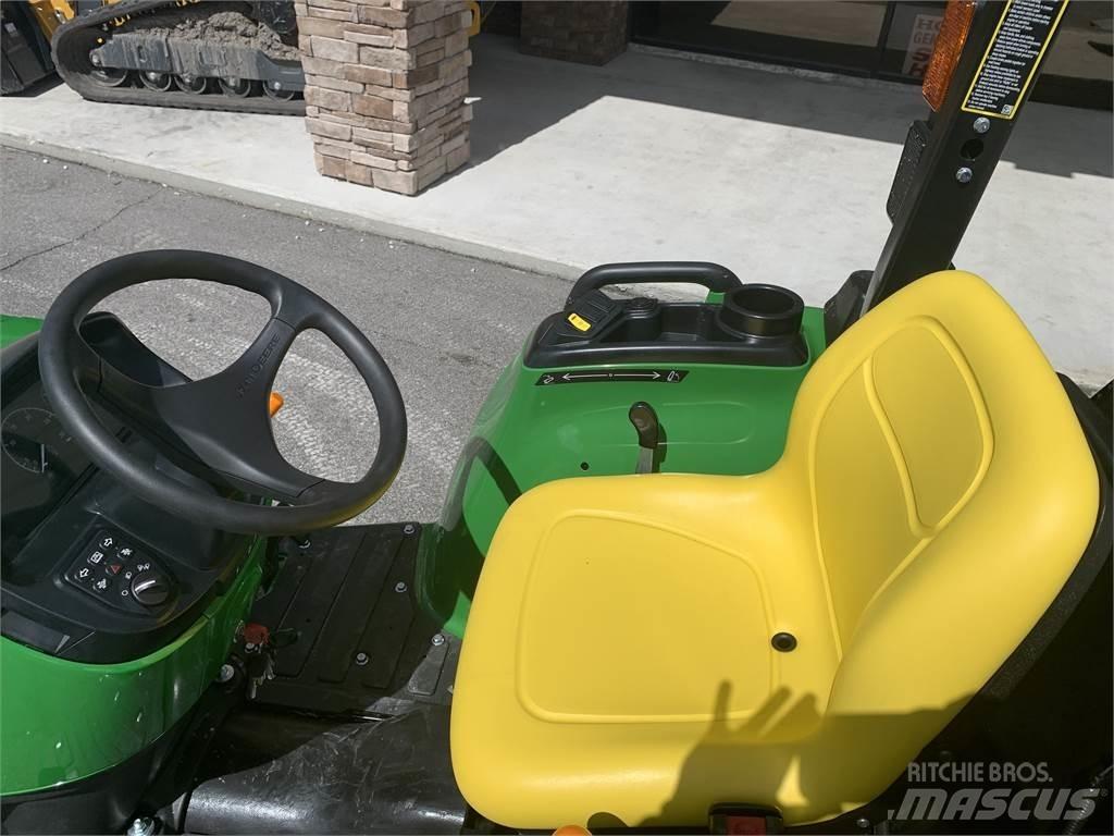 John Deere 3038E 小型曳引機
