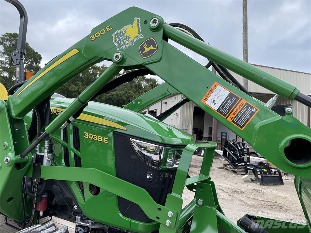 John Deere 3038E 小型曳引機